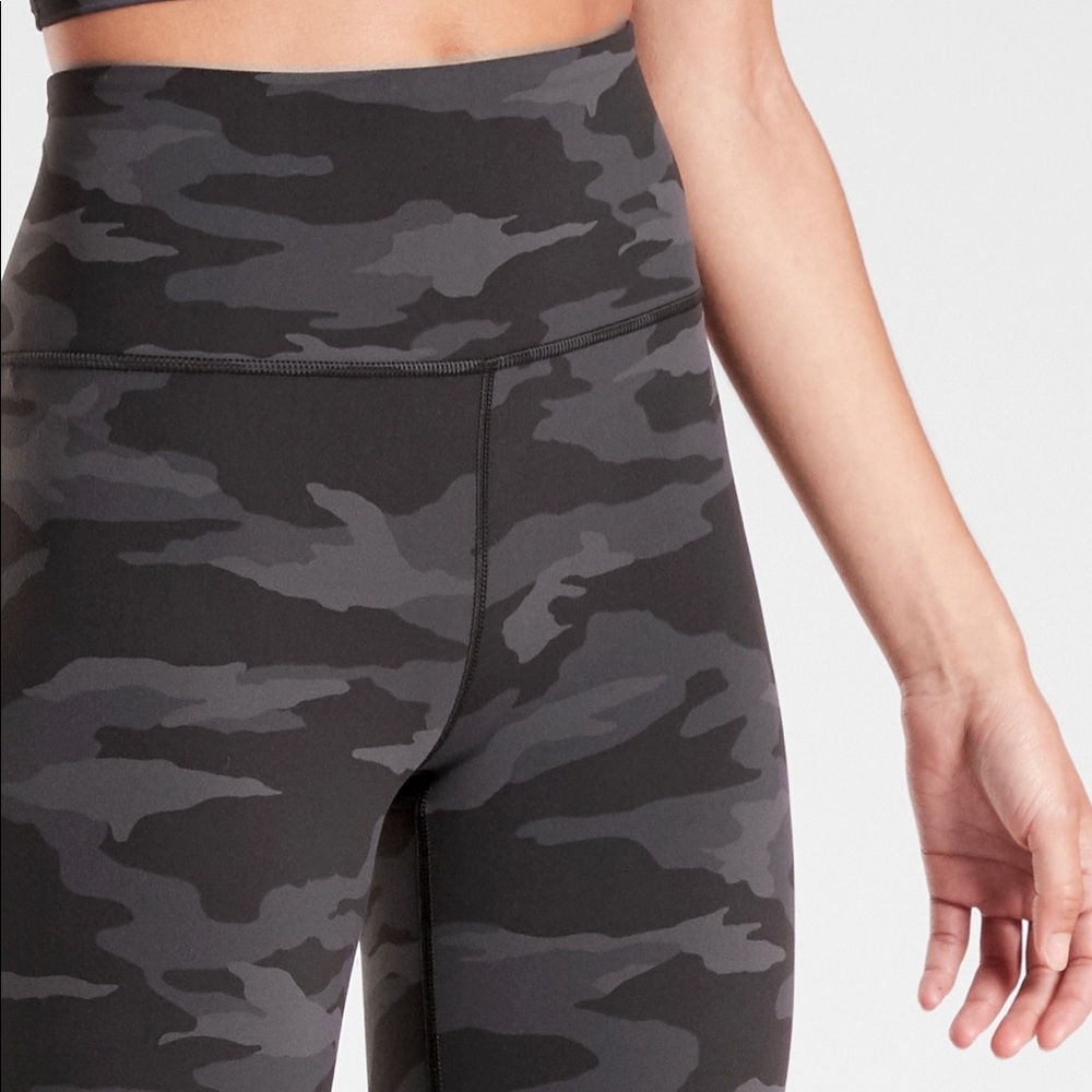 Athleta Elation Camo 7/8 Tight. Size L.